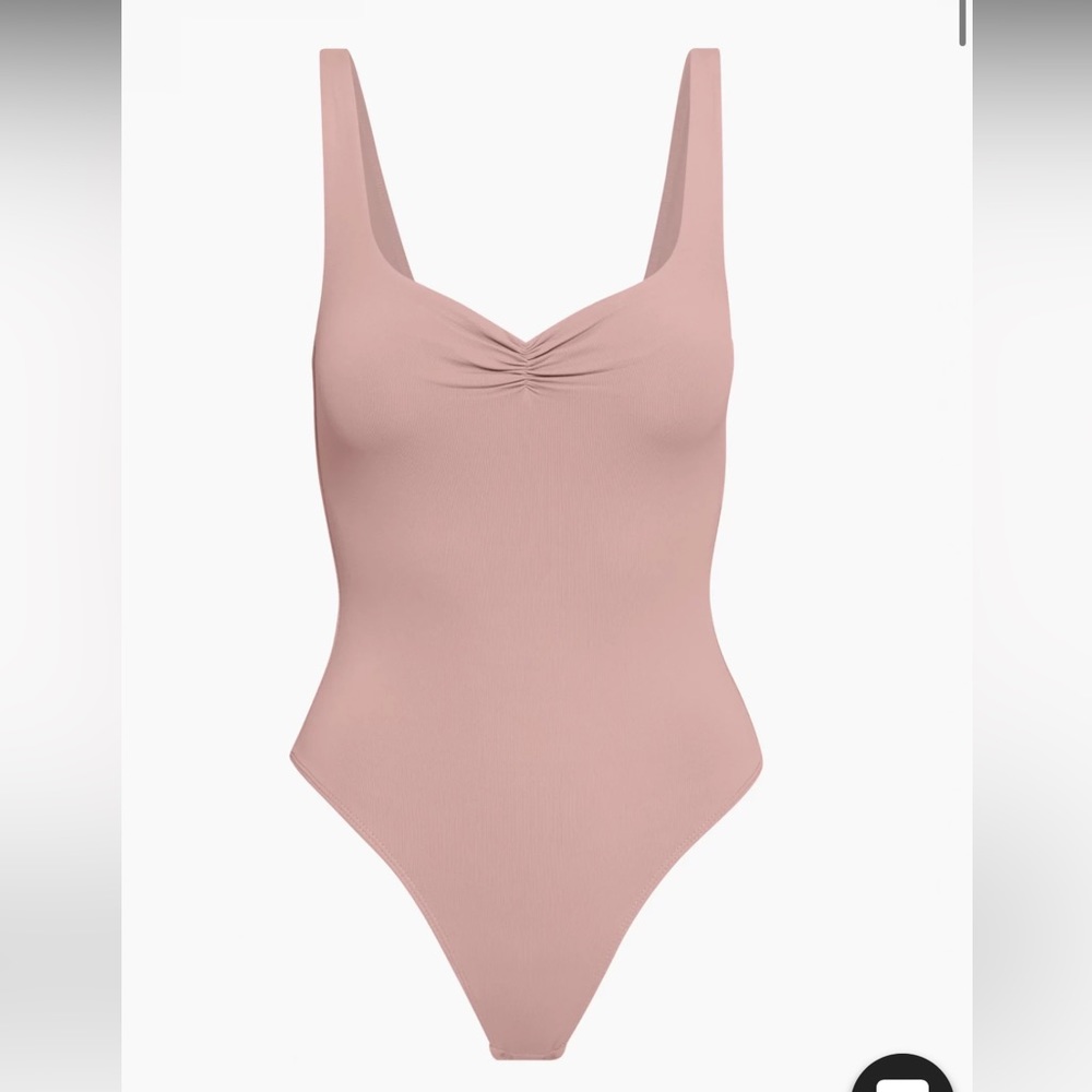 Babaton Contour Sweetheart Bodysuit